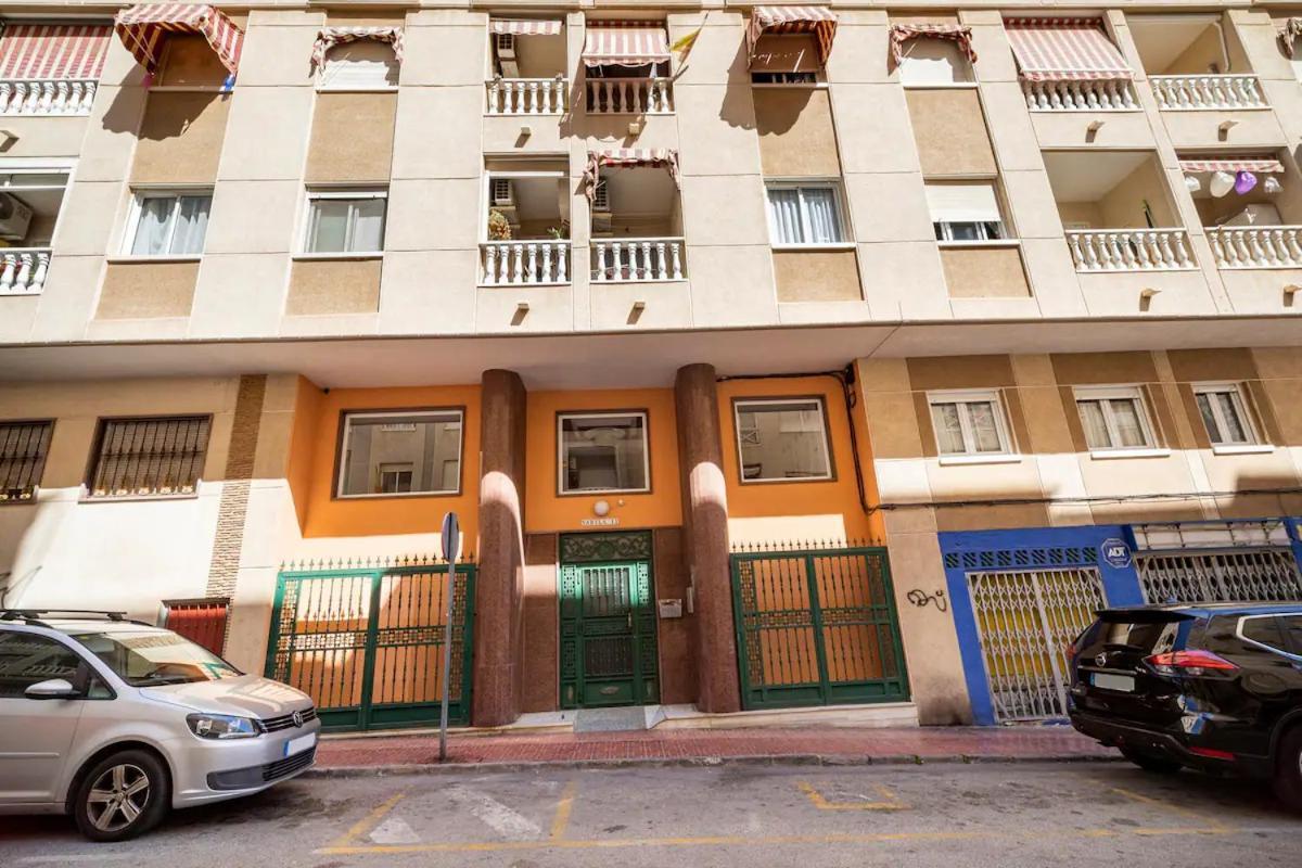 Apartamento Compartido - Solo El Dormitorio Es Privado Torrevieja Eksteriør billede