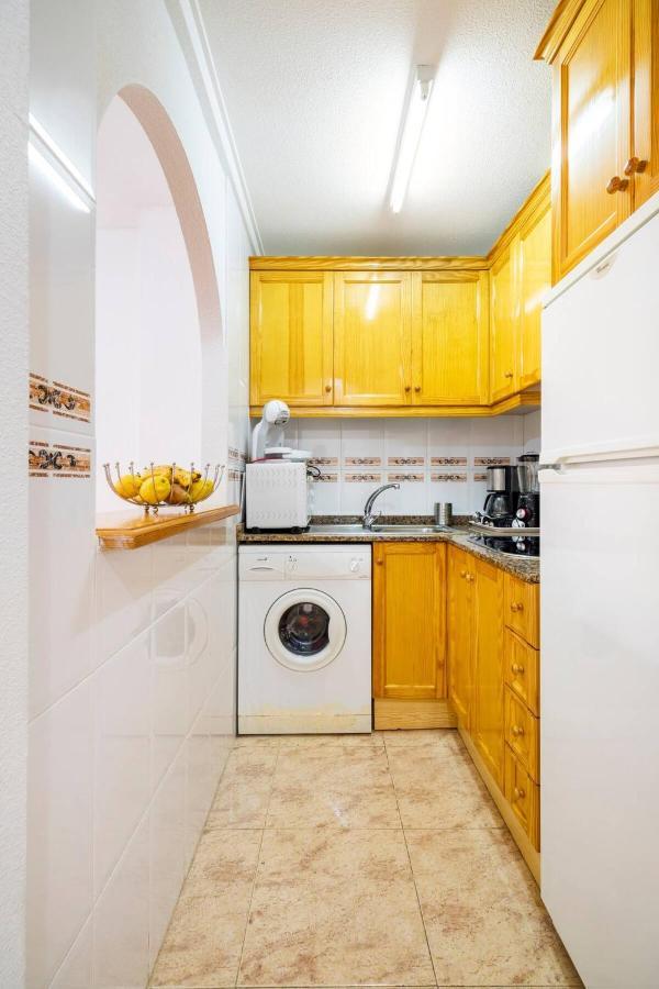 Apartamento Compartido - Solo El Dormitorio Es Privado Torrevieja Eksteriør billede