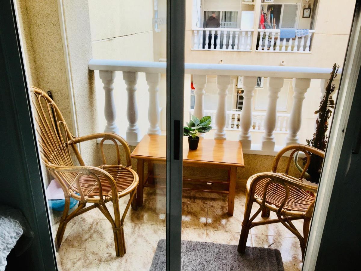 Apartamento Compartido - Solo El Dormitorio Es Privado Torrevieja Eksteriør billede